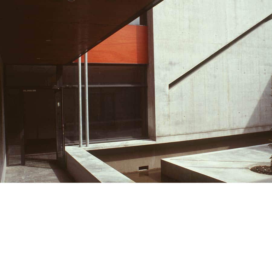 Architecture, CHAPUIS ROYER ARCHITECTES, CHAMBÉRY, Savoie, médiathèque, équipement public, patio, béton brut, pierre agraphée