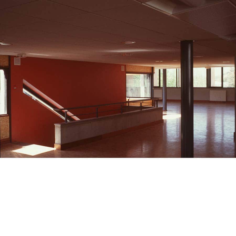 Architecture, CHAPUIS ROYER ARCHITECTES, CHAMBÉRY, Savoie, médiathèque, équipement public, patio, béton brut, pierre agraphée