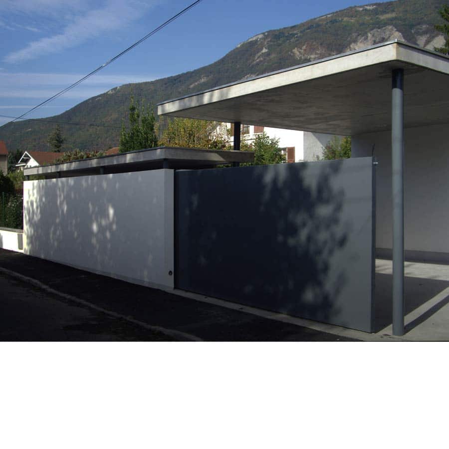 ARCHITECTURE, CHAPUIS ROYER ARCHITECTES, Corenc, Isère, maison individuelle, figure en croix, béton brut, bassin de nage