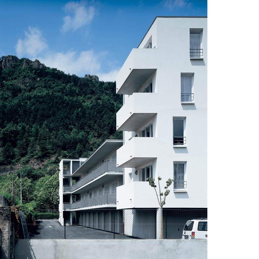 architecture, CHAPUIS ROYER ARCHITECTES, Digne-Les-Bains, logements collectifs et étudiants, persienne bois, figure en U