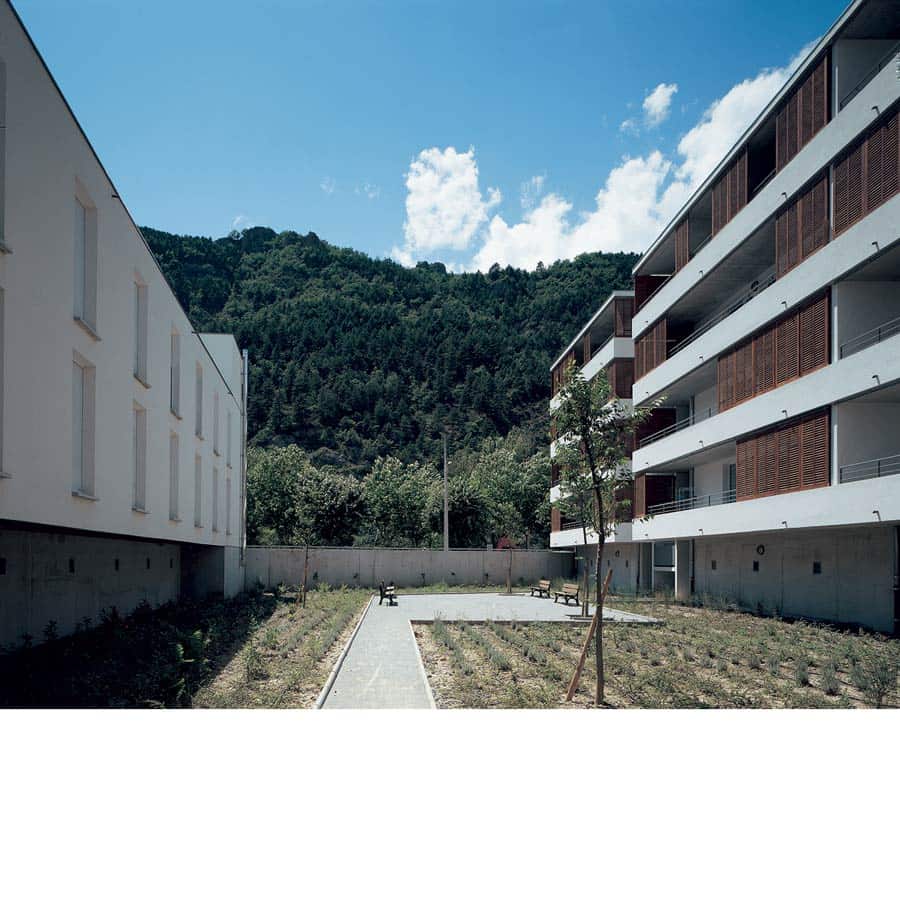 architecture, CHAPUIS ROYER ARCHITECTES, Digne-Les-Bains, logements collectifs et étudiants, persienne bois, figure en U