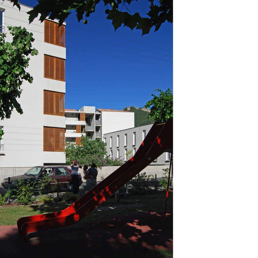 architecture, CHAPUIS ROYER ARCHITECTES, Digne-Les-Bains, logements collectifs et étudiants, persienne bois, figure en U