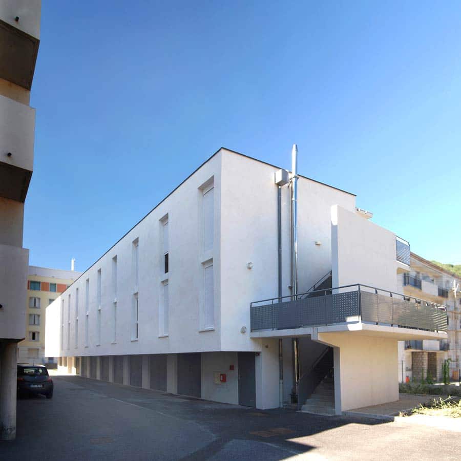 architecture, CHAPUIS ROYER ARCHITECTES, Digne-Les-Bains, logements collectifs et étudiants, persienne bois, figure en U