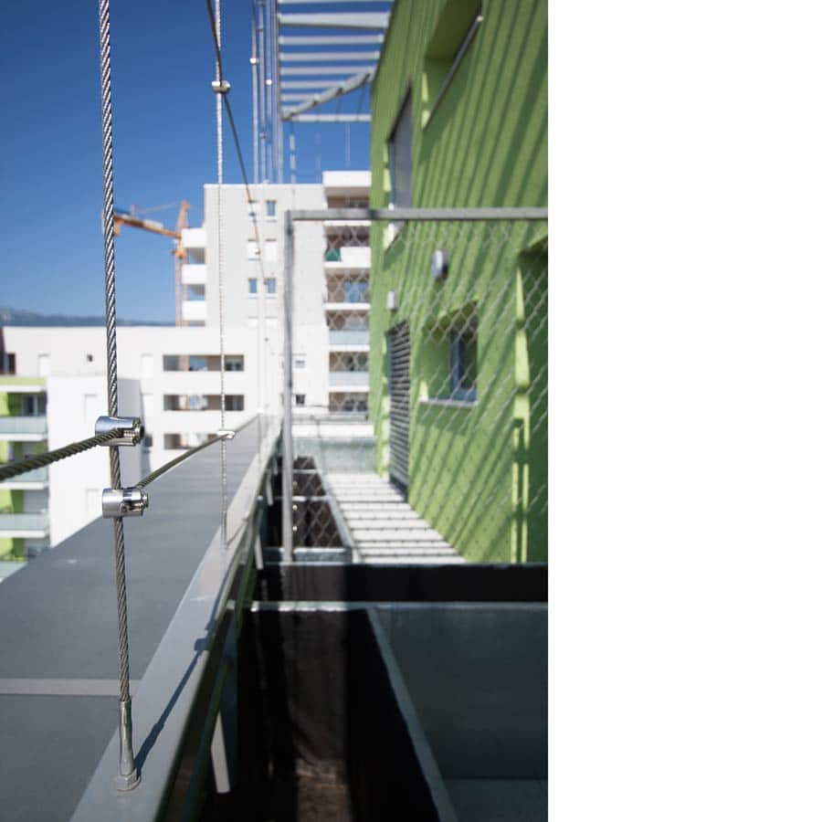 architecte, CHAPUIS ROYER, Grenoble, ZAC Vigny-Musset, îlot P1, logements locatifs sociaux, maisons avec patio, bardage VMZINC, tôle ondulée zinc, attique végétalisée