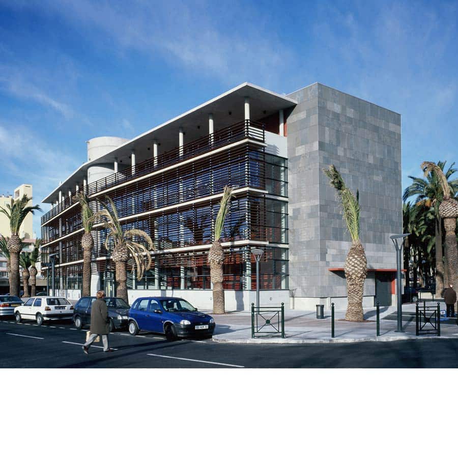 architecture, CHAPUIS ROYER ARCHITECTES, Hyères, équipement, médiathèque, façade pierre, attique, réhabilitation