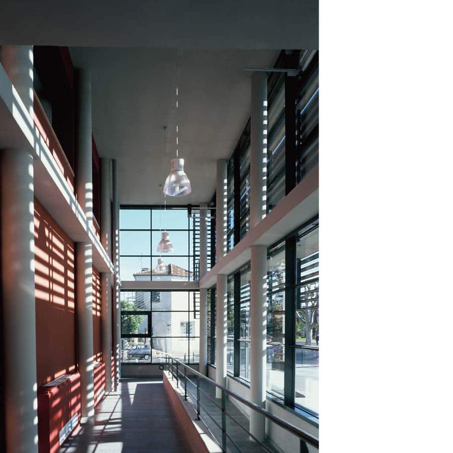 architecture, CHAPUIS ROYER ARCHITECTES, Hyères, équipement, médiathèque, façade pierre, attique, réhabilitation