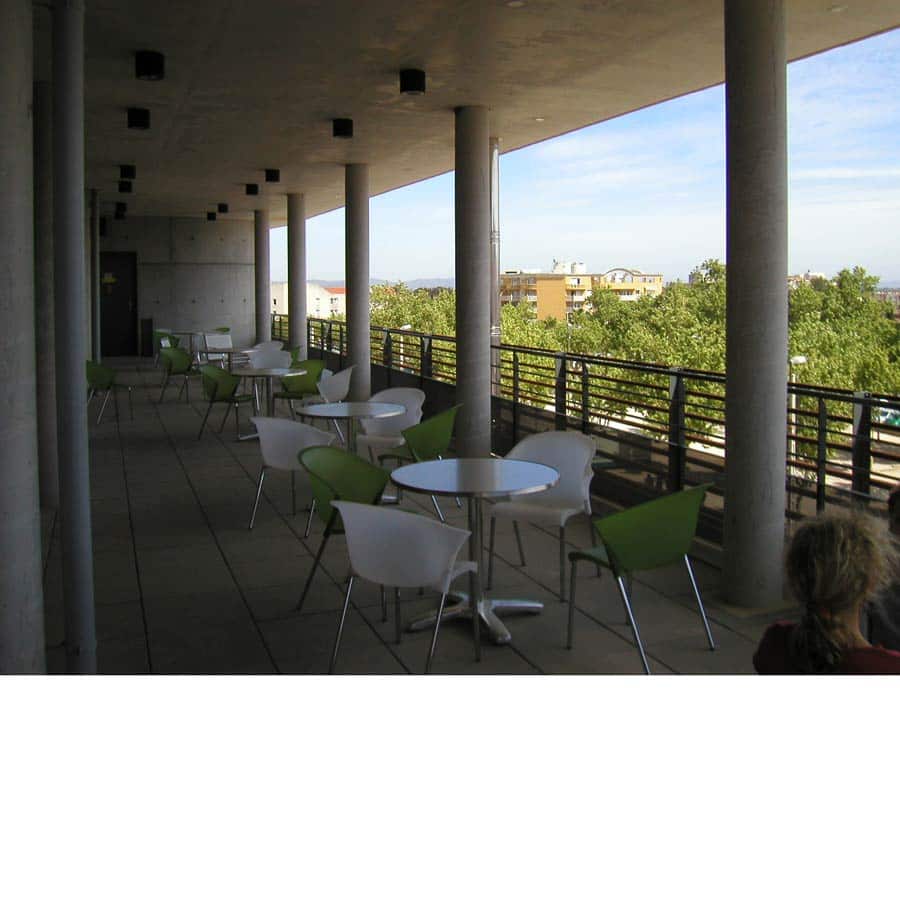 architecture, CHAPUIS ROYER ARCHITECTES, Hyères, équipement, médiathèque, façade pierre, attique, réhabilitation