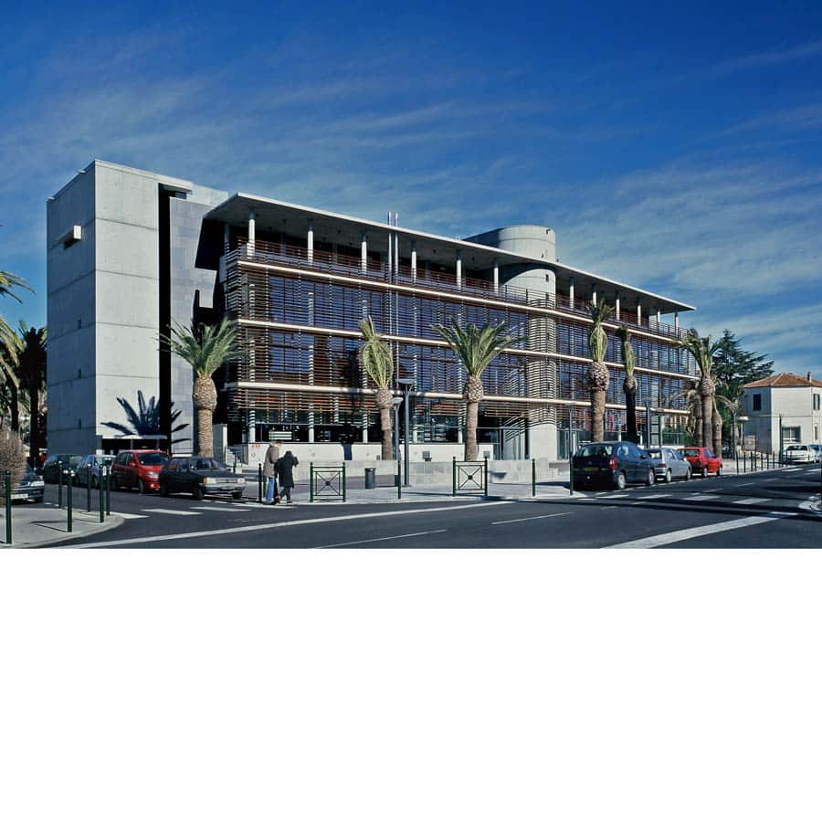 architecture, CHAPUIS ROYER ARCHITECTES, Hyères, équipement, médiathèque, façade pierre, attique, réhabilitation