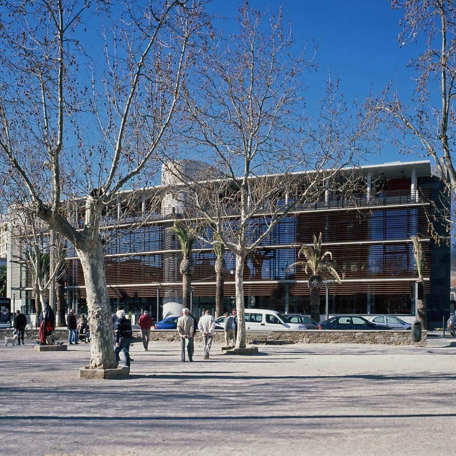 architecture, CHAPUIS ROYER ARCHITECTES, Hyères, équipement, médiathèque, façade pierre, attique, réhabilitation