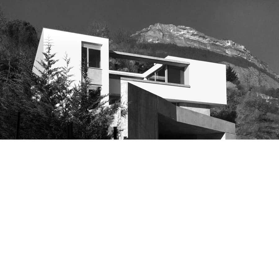 architecture, CHAPUIS ROYER ARCHITECTES, CORENC, maison, figure en H, patio, béton brut, Isère