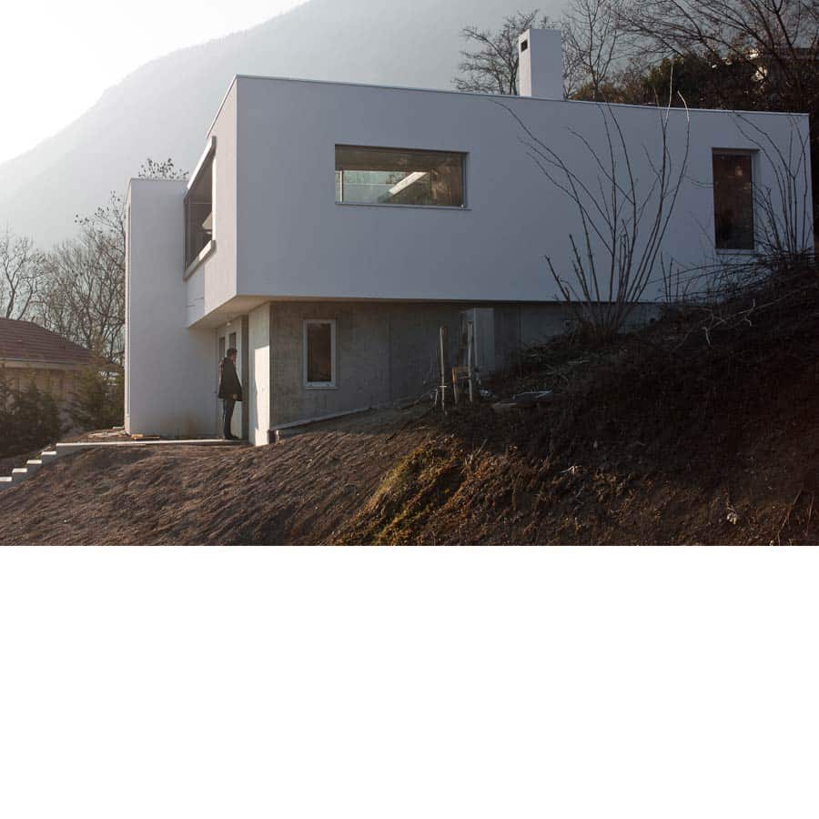 architecture, CHAPUIS ROYER ARCHITECTES, CORENC, maison, figure en H, patio, béton brut, Isère