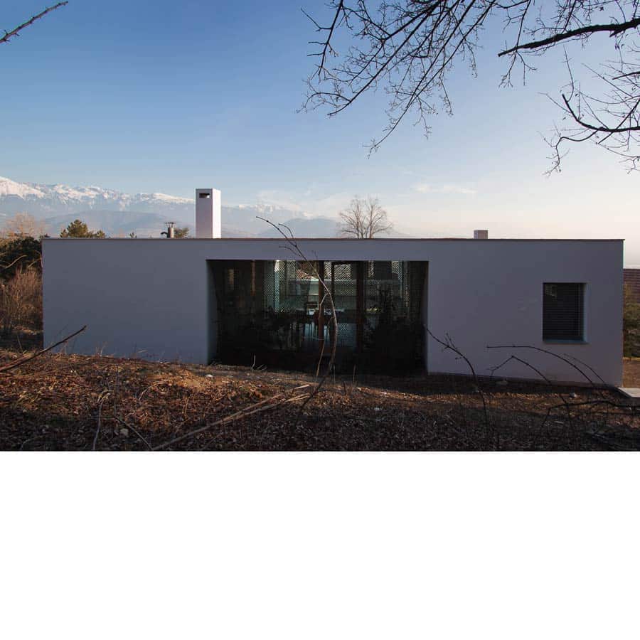 architecture, CHAPUIS ROYER ARCHITECTES, CORENC, maison, figure en H, patio, béton brut, Isère