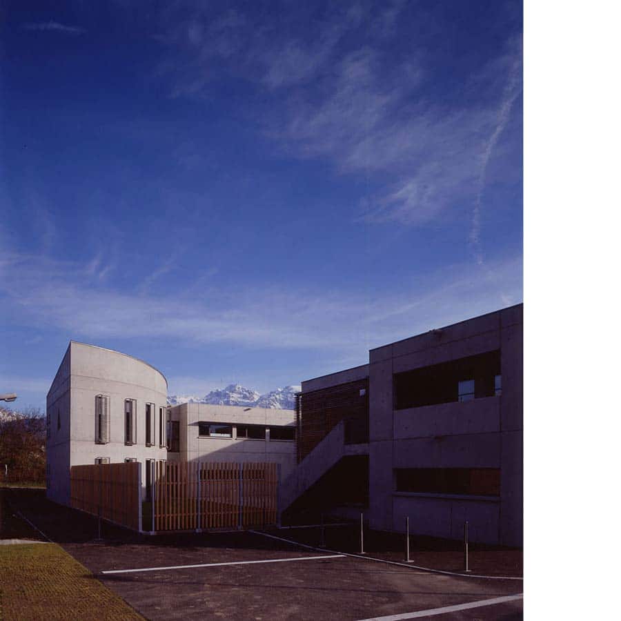 architecture, CHAPUIS ROYER ARCHITECTES, Meylan, école de musique, béton brut, cour intérieure, Isère