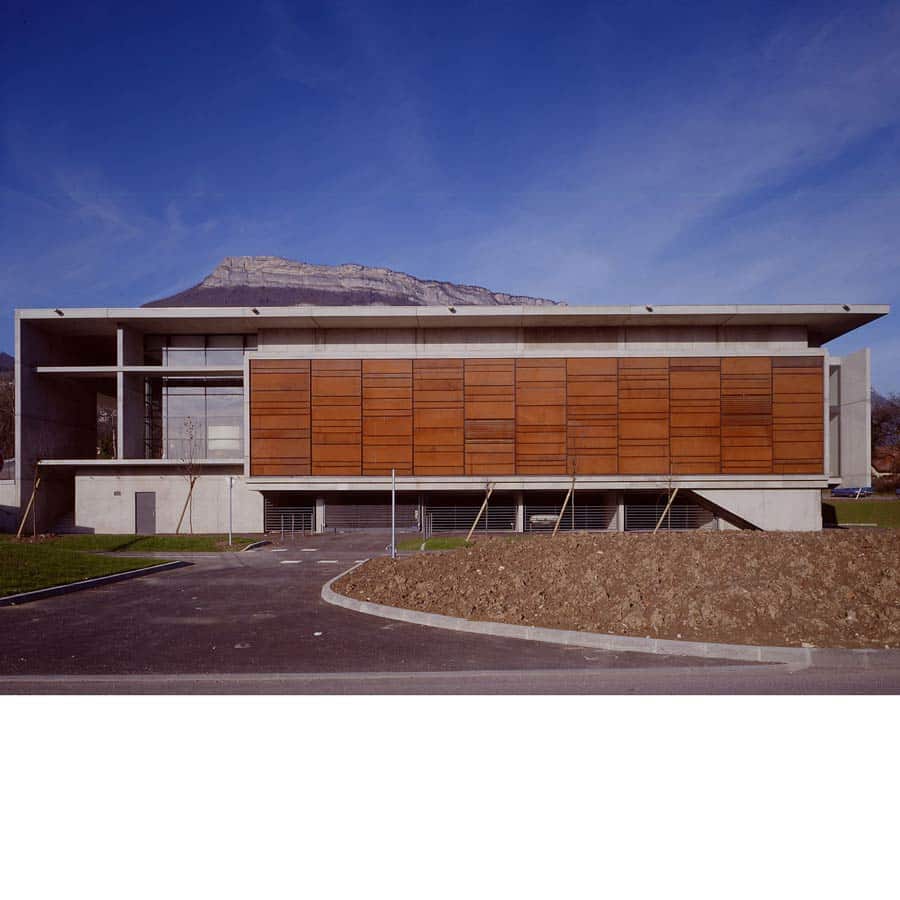 architecture, CHAPUIS ROYER ARCHITECTES, Meylan, école de musique, béton brut, cour intérieure, Isère