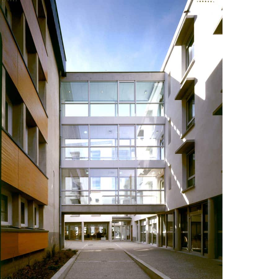 architecture CHAPUIS ROYER Privas équipement bureaux ERP DDE coursive vitrée persienne bois Ardèche