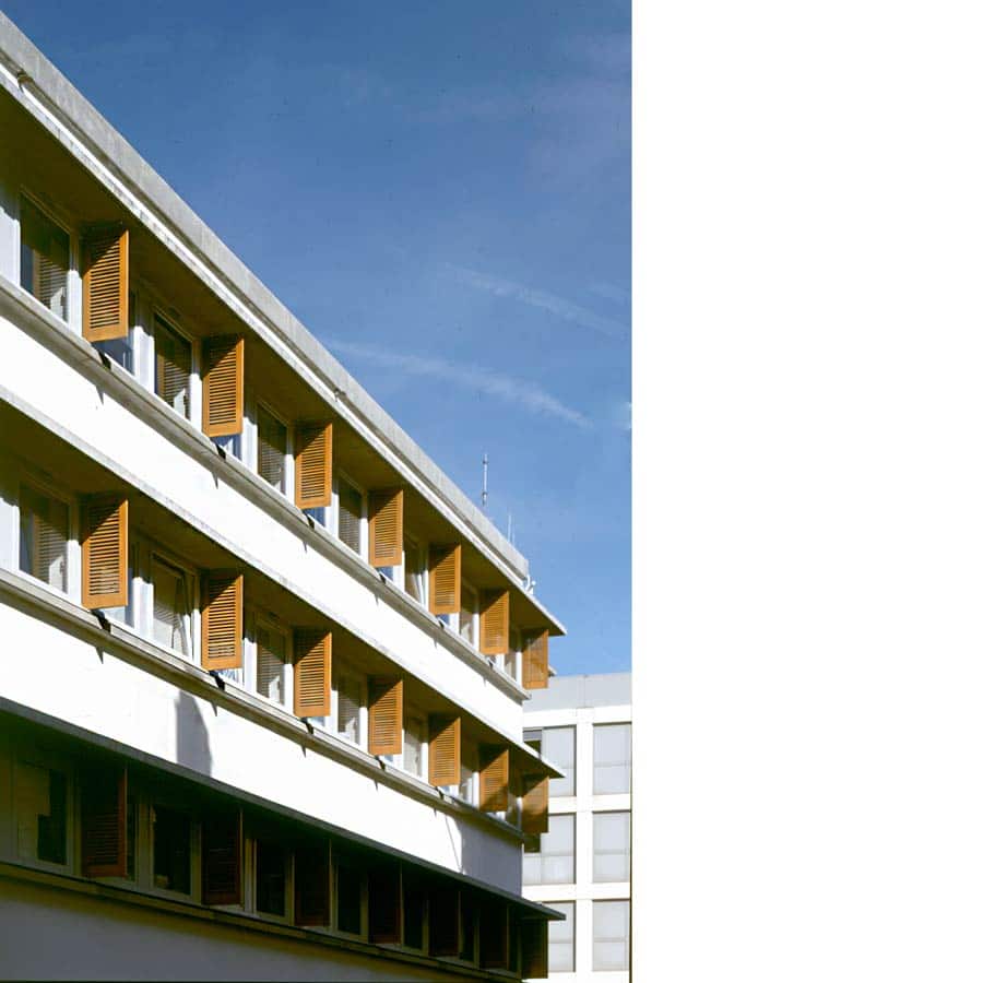 architecte dominique CHAPUIS christine ROYER Privas équipement bureaux ERP DDE coursive vitrée persienne bois Ardèche