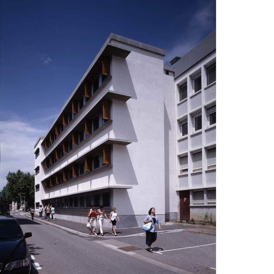 architecture CHAPUIS ROYER Privas équipement bureaux ERP DDE enduit blanc persienne bois Ardèche