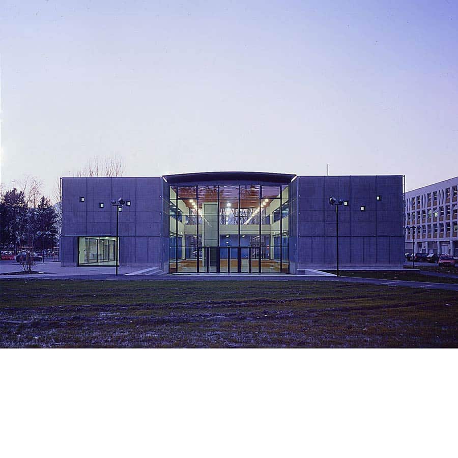 architecture CHAPUIS ROYER équipement E.V.E. ERP bar restaurant exposition information radio campus saint martin-d’hères Isère béton brut résille métal atrium schüco