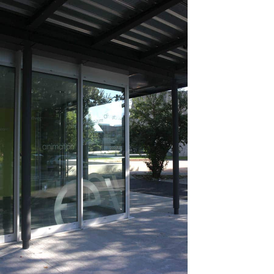 architecture CHAPUIS ROYER équipement E.V.E. ERP bar radio campus saint martin-d’hères Isère béton brut résille métal schüco