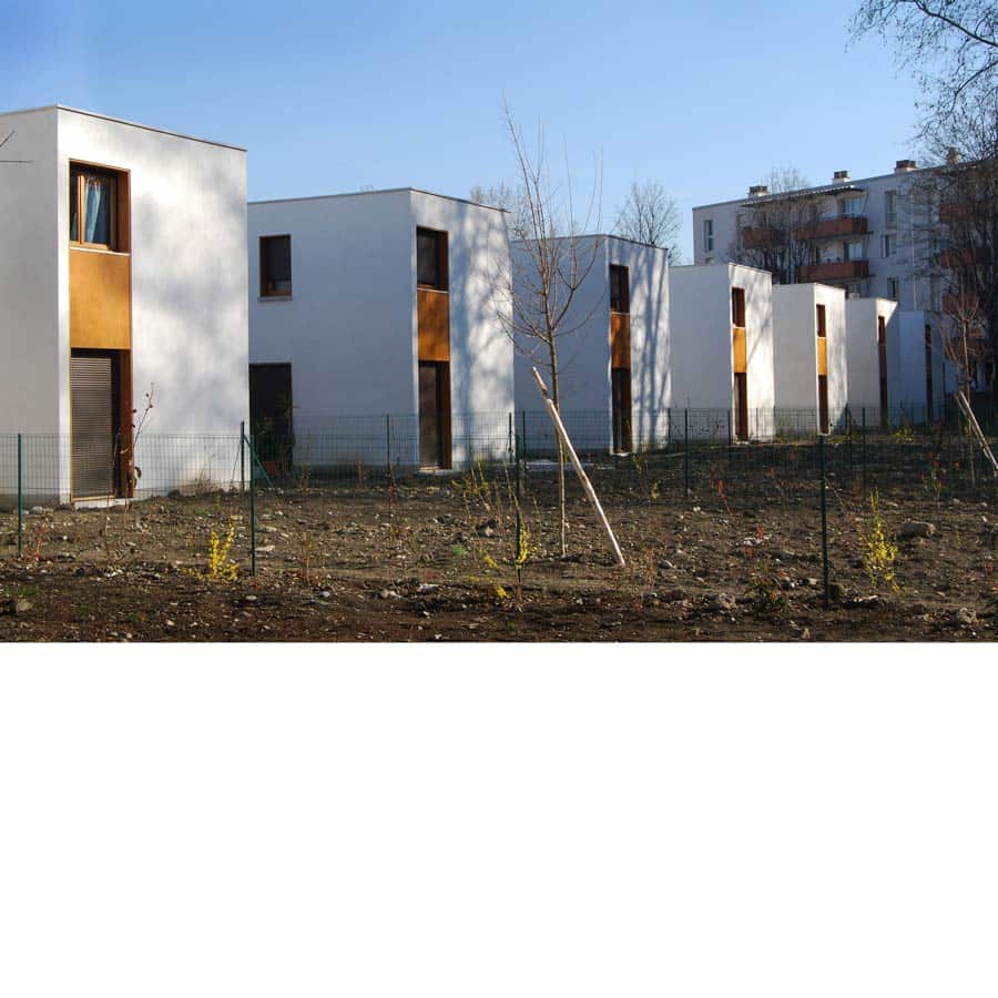 architecte, CHAPUIS ROYER, Teisseire, Isère, logements intermédiaires, maisons en bande, enduit blanc, bois, figure en peigne, duplex, évolutivité, peu chère