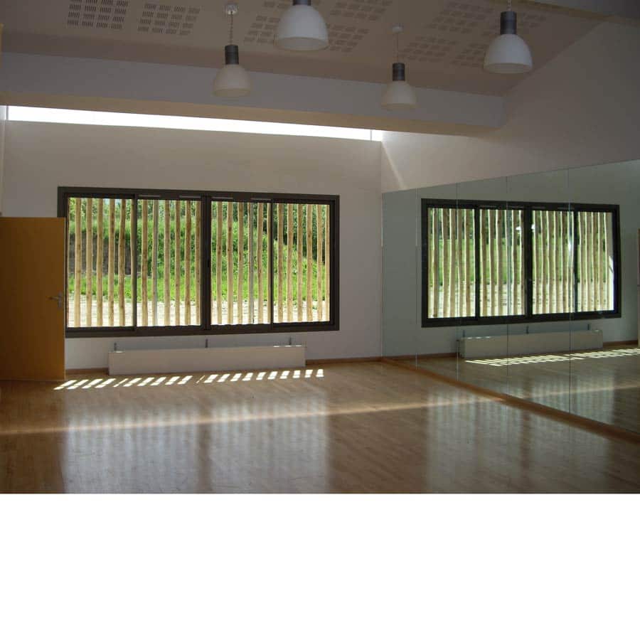 architecture CHAPUIS ROYER équipement centre socio-culturel patio enfants intra-muros ERP Isère