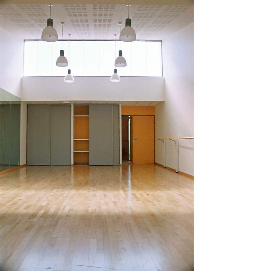 architecture dominique CHAPUIS christine ROYER équipement centre socio-culturel patio enfants intra-muros ERP Isère